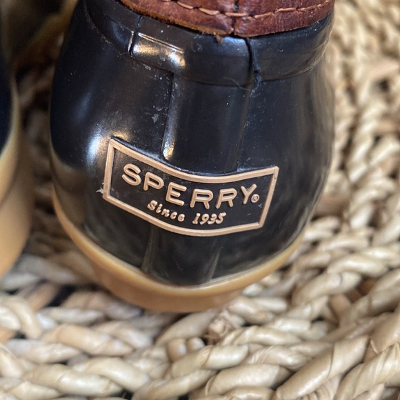 Sperry Women's Saltwater Duck Boot size 9.5
STYLE # STS91176 - Picture 4 of 9